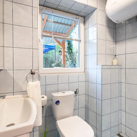 Backyard - Quiet Sleep - Sunny Boedapest