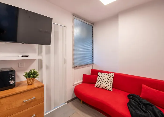 Backyard - Quiet Sleep - Sunny * Budapesta