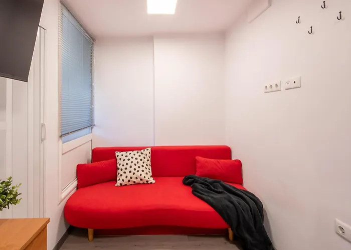 Backyard - Quiet Sleep - Sunny Apartment